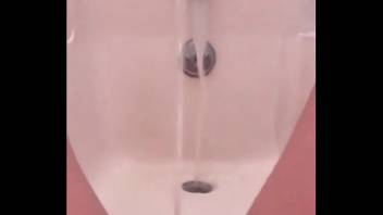 18 yo pissing fountain in the bath